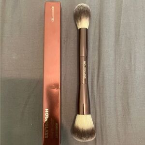 Hourglass Ambient Dual-Ended Brush - Brown and Cream